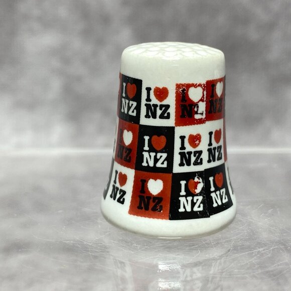 Ceramic "I Love NZ" Souvenir Thimble With Black & Red Checkered Design - Picture 6 of 10